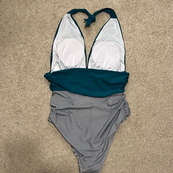 Women’s Swimsuit Size XL New Never Worn - Picture 3 of 3
